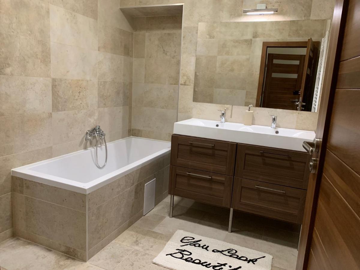 A Vendeghaz Hotell Miskolc Exteriör bild