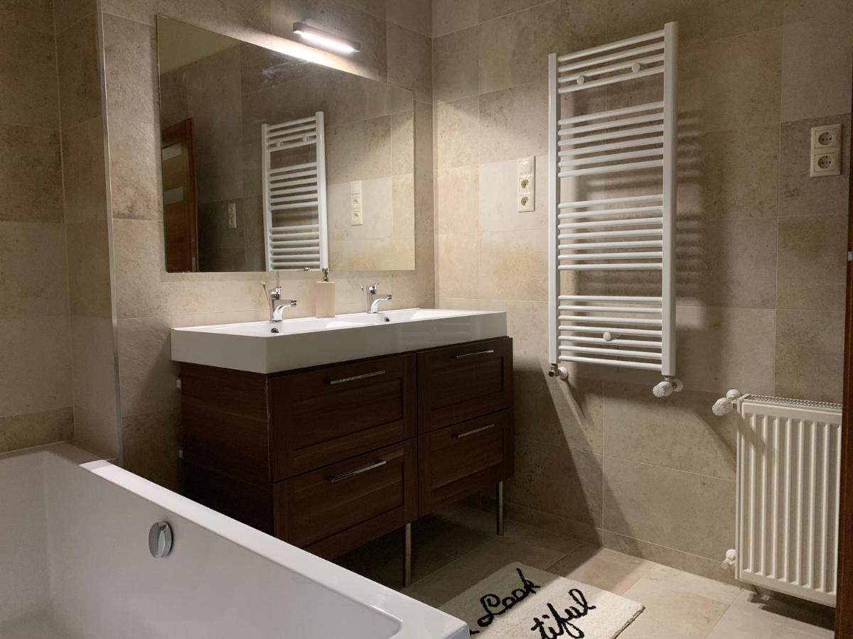 A Vendeghaz Hotell Miskolc Exteriör bild