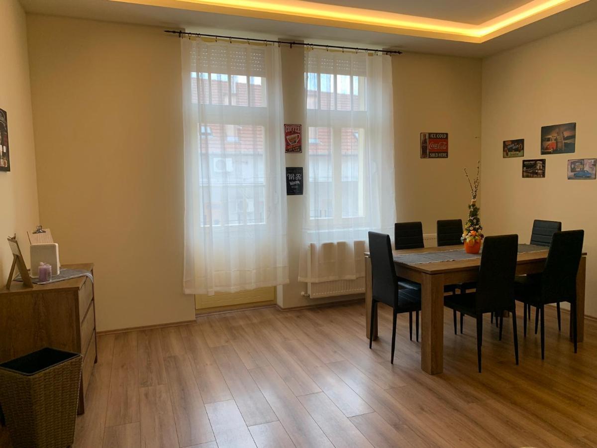 A Vendeghaz Hotell Miskolc Exteriör bild